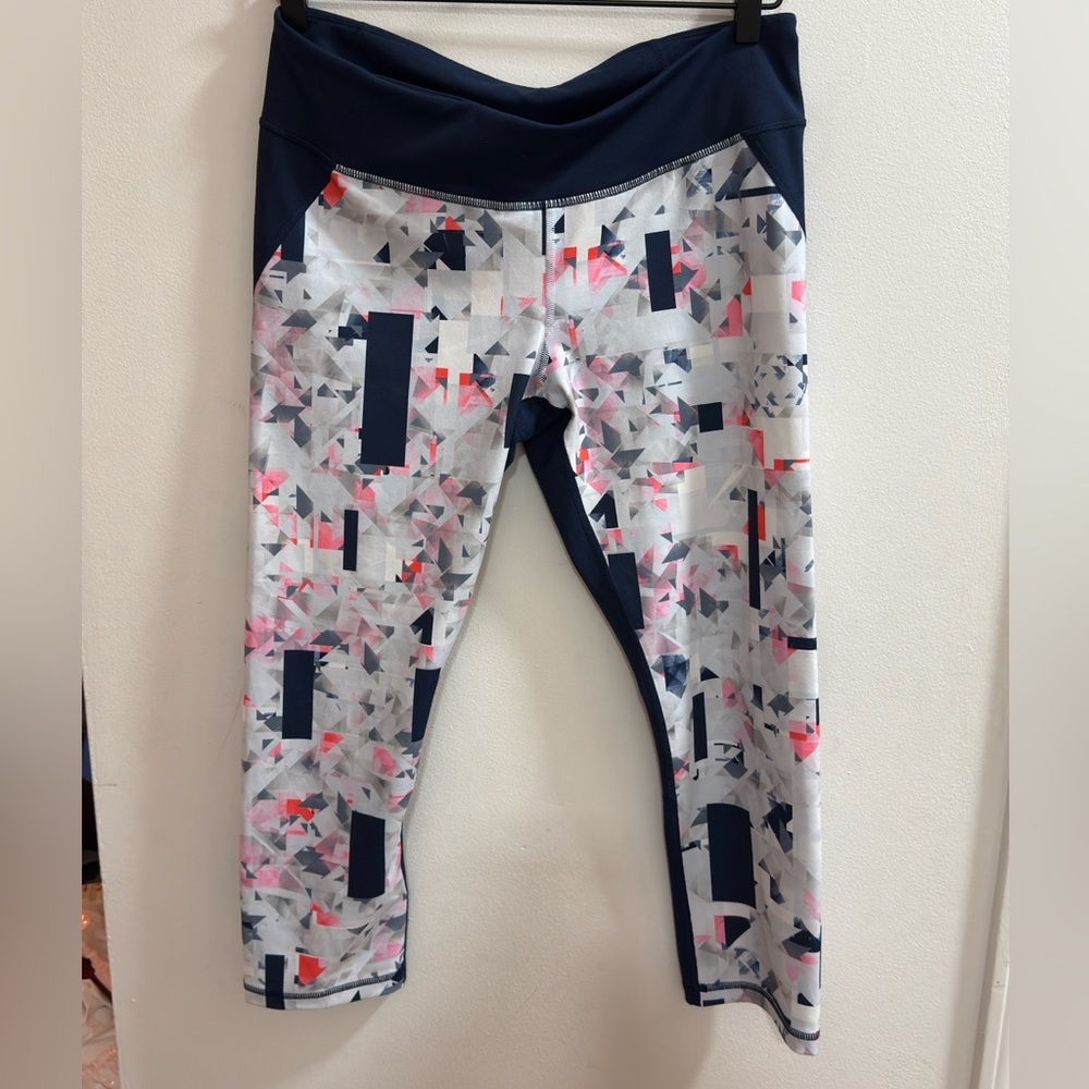 Under‎ Armour Women's Active Leggings Navy With Geometric Design Size L